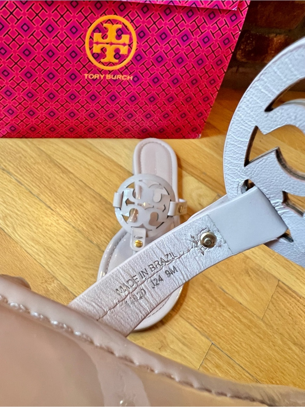 **SOLD** Tory Burch Sea Shell Pink Patent Leather Miller Sandals - Picture 7 of 10